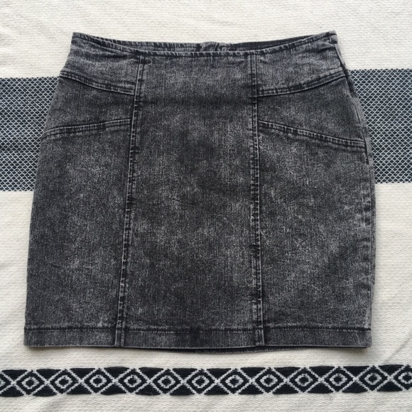 Nollie Dresses & Skirts - Nollie Bodycon Acid Wash Denim Skirt Size M